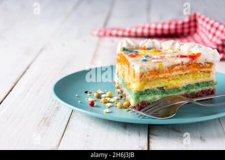 Deliziosa torta Pavlova con meringa e frutti di bosco freschi Foto Stock