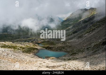 Lago di montagna vicino al Passo Bornengo in Val Maighels, Surselva Foto Stock