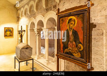 Kunstsammlung und Schatzkammer der Sankt-Tryphon-Kathedrale in Kotor, Montenegro, Europa | Cattedrale di San Tryphon tesoro e collezione d'arte in Foto Stock