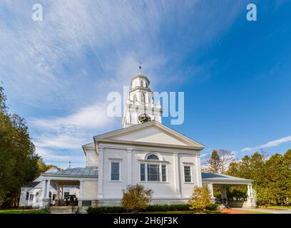 Facciata in legno della prima chiesa congregazionale di Woodstock, una chiesa evangelica indipendente riformata a Woodstock, Vermont, New England, USA Foto Stock