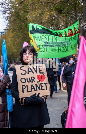 Salva il nostro pianeta, protesta contro Lord Mayor Show, Rise and Rebel march, Extinction Rebellion, Londra, Regno Unito. 13 novembre 2021 Foto Stock