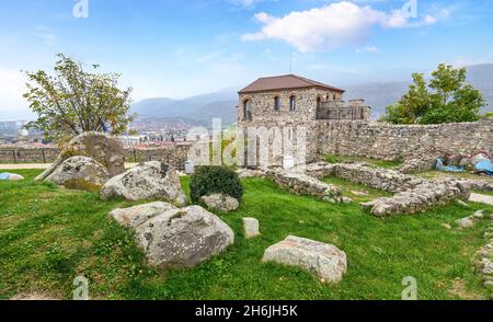 Rovine dell'antica fortezza bizantina Peristera nella città di Peshtera, regione di Pazardzhik, Bulgaria Foto Stock