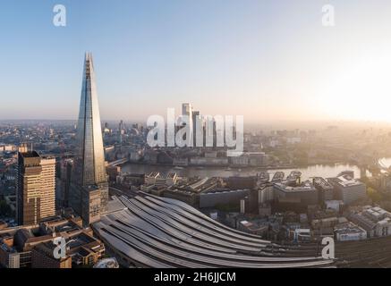 Vista aerea dello Shard e della città di Londra, Londra, Inghilterra, Regno Unito, Europa Foto Stock