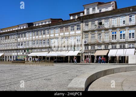 Piazza Largo Toural, Guimaraes, Minho, Portogallo, Europa Foto Stock