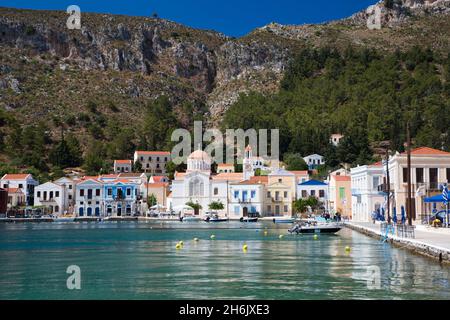 Porto di Kastellorizo, Isola di Kastellorizo (Megisti), Gruppo del Dodecaneso, Isole greche, Grecia, Europa Foto Stock