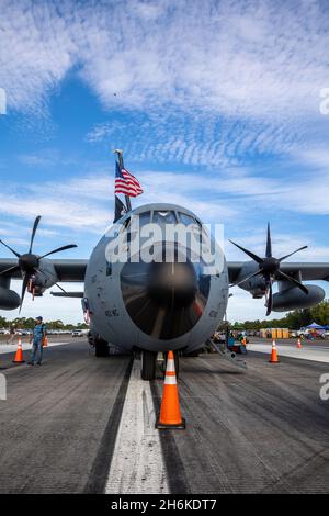 Stuart, Stati Uniti. 12 novembre 2021. Lo Stuart Air Show è un evento di tre giorni che si tiene dal 12 al 14 novembre 2021 a Witham Field, Stuart, Florida, caratterizzato da emozionanti performance di artisti noti a livello nazionale e da interessanti e storiche esposizioni statiche di aerei e veicoli. (Foto di Yaroslav Sabitov/YES Market Media/Sipa USA) Credit: Sipa USA/Alamy Live News Foto Stock