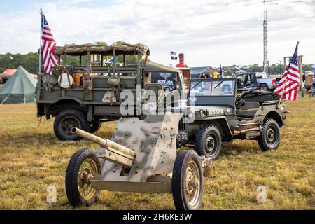 Stuart, Stati Uniti. 12 novembre 2021. Lo Stuart Air Show è un evento di tre giorni che si tiene dal 12 al 14 novembre 2021 a Witham Field, Stuart, Florida, caratterizzato da emozionanti performance di artisti noti a livello nazionale e da interessanti e storiche esposizioni statiche di aerei e veicoli. (Foto di Yaroslav Sabitov/YES Market Media/Sipa USA) Credit: Sipa USA/Alamy Live News Foto Stock