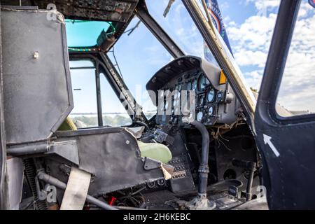 Stuart, Stati Uniti. 12 novembre 2021. Lo Stuart Air Show è un evento di tre giorni che si tiene dal 12 al 14 novembre 2021 a Witham Field, Stuart, Florida, caratterizzato da emozionanti performance di artisti noti a livello nazionale e da interessanti e storiche esposizioni statiche di aerei e veicoli. (Foto di Yaroslav Sabitov/YES Market Media/Sipa USA) Credit: Sipa USA/Alamy Live News Foto Stock