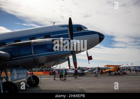 Stuart, Stati Uniti. 12 novembre 2021. Lo Stuart Air Show è un evento di tre giorni che si tiene dal 12 al 14 novembre 2021 a Witham Field, Stuart, Florida, caratterizzato da emozionanti performance di artisti noti a livello nazionale e da interessanti e storiche esposizioni statiche di aerei e veicoli. (Foto di Yaroslav Sabitov/YES Market Media/Sipa USA) Credit: Sipa USA/Alamy Live News Foto Stock