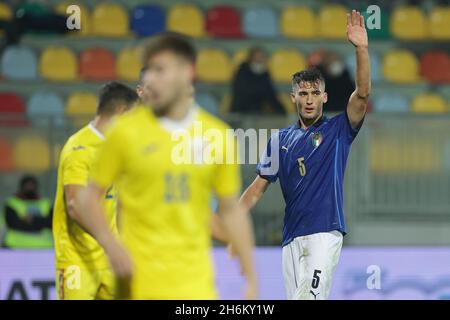 Frosinone, Italia. 16 novembre 2021. Simone Canestrelli d'Italia durante la partita internazionale di calcio amichevole tra l'Italia U21 e la Romania U21 allo stadio Benito Stirpe, Frosinone (Italia), 16 novembre 2021. Foto Cesare Purini/Insidefoto Credit: Ininsidefoto srl/Alamy Live News Foto Stock