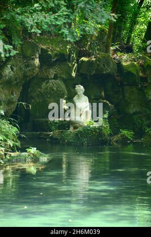 Il bagno di Venere nel Giardino Inglese. La Reggia di Caserta, costruita dalla Casa di Borbone-due Sicilie come loro residenza principale come re o Foto Stock