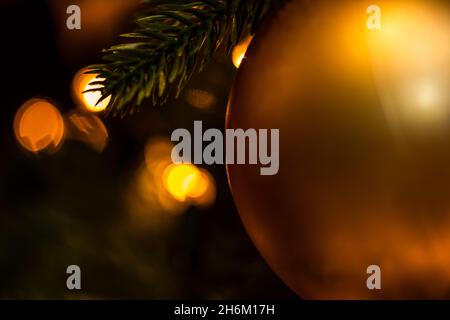 Natale concetto con decorazione e bokeh lighs sfondo Foto Stock