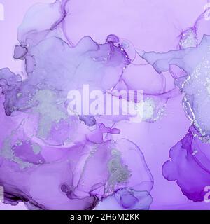Onde di vernice liquida viola. Alcool fumé di lusso Foto Stock