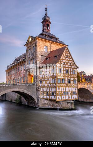 Mattina presto presso il bellissimo municipio di Bamberg in Baviera, Germania Foto Stock