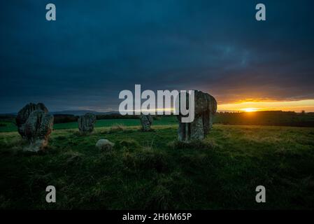 Duddo Stone Circle il cerchio di pietra più settentrionale in Inghilterra al tramonto, Northumberland settentrionale, Inghilterra, Regno Unito Foto Stock