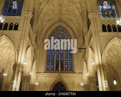 Immagine interna della Cattedrale di St. Patrick a Manhattan. Foto Stock