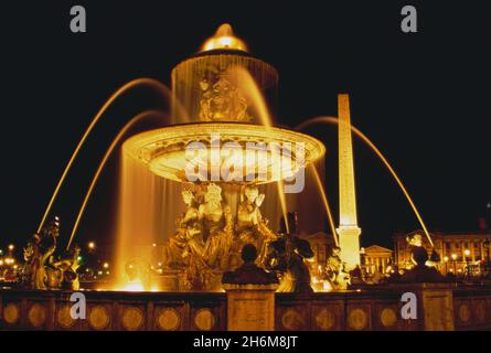 Fontana dell'acqua a Place de la Concorde Paris, Francia Foto Stock