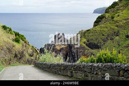 strada pubblica sull'isola delle azzorre sao miguel Foto Stock