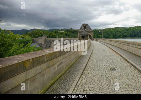 Scenario intorno alla diga di Edersee in Assia, Germania Foto Stock