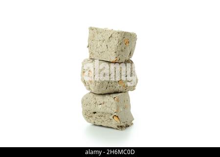 Halva con noci isolate su sfondo bianco Foto Stock