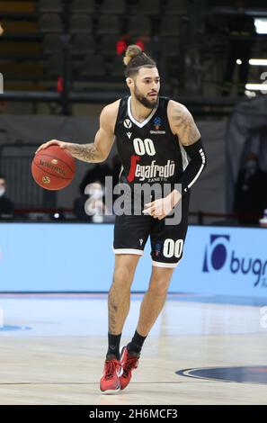 Isaia Cordinier (Segafredo Virtus Bologna) durante la partita del torneo di Eurocup Segafredo Virtus Bologna Vs. Umana Reyer Venezia all'Arena Virtus Segafredo - Bologna, 16 novembre 2021 Foto Stock