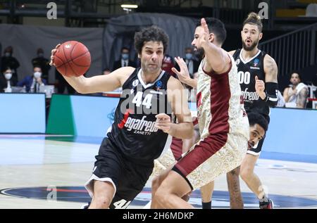 Bologna, Italia. 16 novembre 2021. MILOS Teodosic (Segafredo Virtus Bologna) durante la partita del torneo di Eurocup Segafredo Virtus Bologna Vs. Umana Reyer Venezia al Virtus Segafredo Arena - Bologna, 16 novembre 2021 Credit: Independent Photo Agency/Alamy Live News Foto Stock