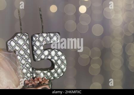 scultura numero quindici in colore argento - festa quindici anni Foto Stock