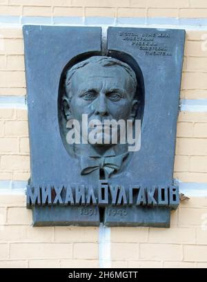 Mikhail Bulgakov Monumento a Kyiv Foto Stock
