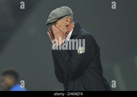 Frosinone, Italia. 16 novembre 2021. Paolo Nicolato Italia, allenatore U21, durante l'amichevole partita tra Italia e Romania risultato finale 4-2, partita disputata allo stadio Benito Stirpe di Frosinone. Frosinone, Italia, 16 novembre 2021. (Foto di Vincenzo Izzo/Sipa USA) Credit: Sipa USA/Alamy Live News Foto Stock