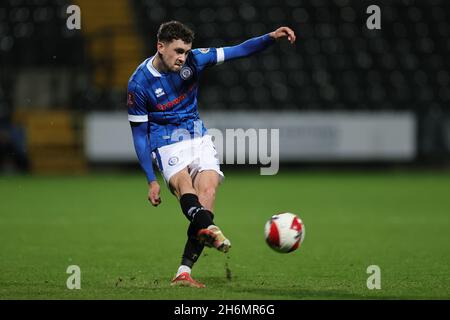 NOTTINGHAM, REGNO UNITO. 16 NOVEMBRE. Corey o Keeffe di Rochdale in azione durante l'Emirates fa Cup 1 ° round replay match tra Notts County e Rochdale al Meadow Lane Stadium, Nottingham Martedì 16 novembre 2021. (Credit: James Holyoak) Foto Stock