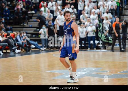 Lione, Francia. 16 novembre 2021. Lione, Francia, 16 novembre 2021 Sergio Llull (23 Real Madrid) durante la stagione regolare dell'Eurolega Turkish Airlines turno 10 tra LDLC ASVEL Lyon-Villeurbanne e Real Madrid all'Astroballe Arena di Villeurbanne, Francia. Lyubomir Domozetski/SPP Credit: SPP Sport Press Photo. /Alamy Live News Foto Stock