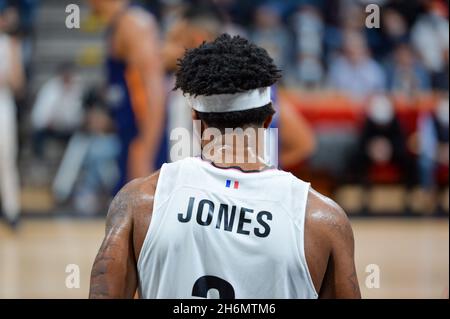 Lione, Francia. 16 novembre 2021. Lione, Francia, 16 novembre 2021 Chris Jones (3 LDLC ASVEL) durante la stagione regolare dell'Eurolega Turkish Airlines Round 10 tra LDLC ASVEL Lyon-Villeurbanne e Real Madrid all'Astroballe Arena di Villeurbanne, Francia. Lyubomir Domozetski/SPP Credit: SPP Sport Press Photo. /Alamy Live News Foto Stock