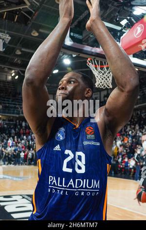 Lione, Francia. 16 novembre 2021. Lione, Francia, 16 novembre 2021 Guerschon Yabusele (28 Real Madrid) dopo la partita della stagione regolare dell'Eurolega Turkish Airlines 10 tra LDLC ASVEL Lyon-Villeurbanne e Real Madrid all'Astroballe Arena di Villeurbanne, Francia. Lyubomir Domozetski/SPP Credit: SPP Sport Press Photo. /Alamy Live News Foto Stock