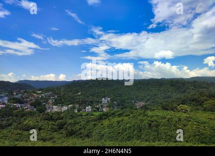 Khasi Hills è una formazione di montagna bassa sul altopiano di Shillong nello stato di Meghalaya dell'India Foto Stock