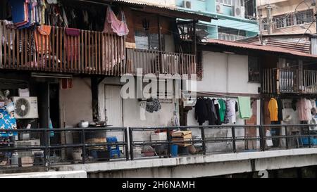 Khlong Saen edifici del canale Saep lungo la strada Centrale di trasporto della Via del corso Bangkok Thailandia Foto Stock