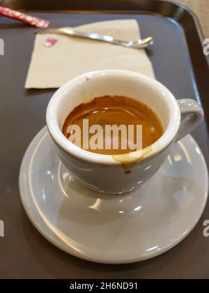 Tazza di caffè sul tavolo in legno Foto Stock