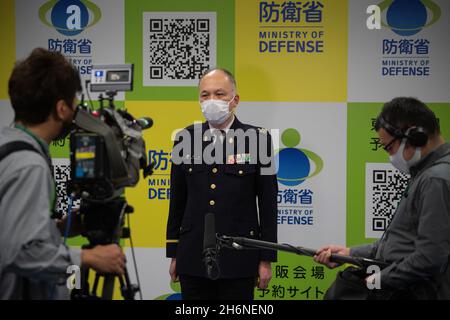 Tokyo, Giappone. 17 novembre 2021. Il colonnello Yasunori Mizuguchi, capo del centro di vaccinazione contro il coronavirus di Tokyo, ha presentato un briefing ai giornalisti dopo una visita dei media al centro il 17 novembre 2021 a Tokyo, Giappone. Il governo giapponese ha annunciato piani per iniziare la somministrazione di vaccinazioni di richiamo di Covid-19 dal 1 dicembre dopo che la mossa è stata approvata all'inizio di questa settimana. (Credit Image: © POOL via ZUMA Press Wire) Foto Stock