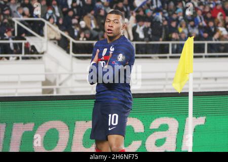 Kylian Mbappe di Francia festeggia dopo il suo obiettivo 0-2 durante la Coppa del mondo FIFA 2022, Qualifiers Group D partita di calcio tra Finlandia e Francia il 16 novembre 2021 all'Olympiastadion di Helsinki, Finlandia - Foto: Laurent Lairys/DPPI/LiveMedia Foto Stock