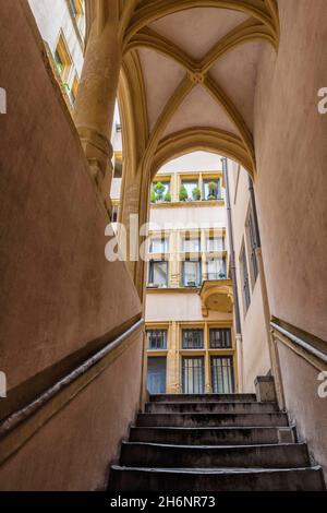 Traboule Hostellerie du Gouvernement, quartiere Saint Jean, patrimonio mondiale dell'UNESCO, Lione vecchia, Rodano-Alpi, Francia Foto Stock