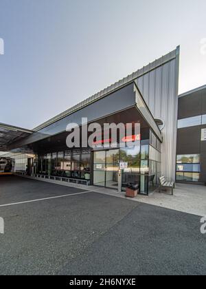 LE MANS, FRANCIA - Sep 26, 2021: L'ingresso del pronto soccorso dell'ospedale di le Mans in Francia Foto Stock