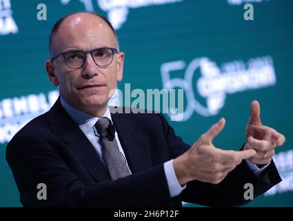 Italia, Roma, 16 novembre 2021 : Enrico letta, segretario del Partito democratico (PD), partecipa all'Assemblea Nazionale dei Confesercenti 2021 Foto © Fabio Cimaglia/Sintesi/Alamy Live News Foto Stock