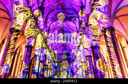 Sarum Lights Salisbury Cathedral Interior Light Show Salisbury Wilitshire Regno Unito Foto Stock