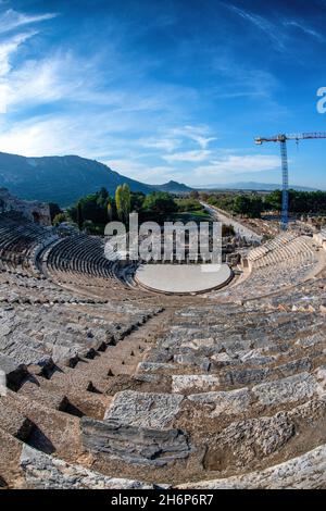 Il Gran Teatro di Efeso, un'antica città della regione centrale dell'Egeo in Turchia, vicino all'odierna Seluk. Foto Stock