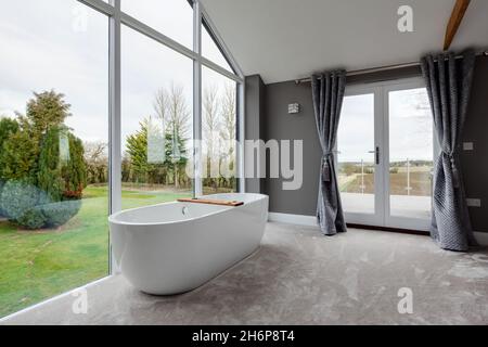 Brockley Green, Suffolk, Inghilterra - Gennaio 28 2020: Moderno spazio bagno contemporaneo Foto Stock