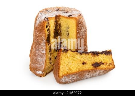 Pandoro ripieno di crema di cioccolato tagliata a fette, tradizionale torta di Natale italiana con zucchero a velo isolato su bianco Foto Stock