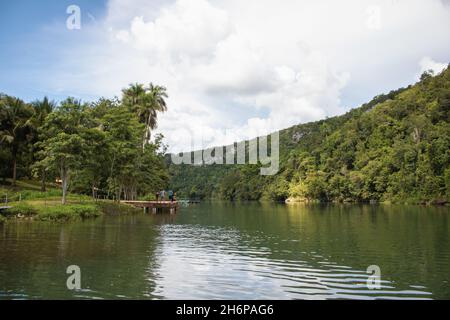 MATANZAS, CUBA - 16 ottobre 2021: Il fiume Canimar a matanzas cuba Foto Stock