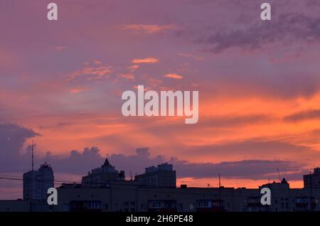 Edifici in città al tramonto. Foto Stock