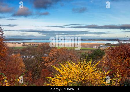 FORRES MORAY SCOZIA VISTA DALLA NELSON TOWER IN AUTUNNO SUL FIUME FINDHORN E LA BAIA Foto Stock