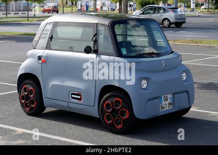 Citroen Ami auto elettrica, visto in Caudry, Nord partenza, Nord-Pas-de-Calais regione, Francia Foto Stock