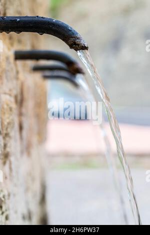 Beccuccio di una vecchia fontana a Montanejos, Castellon, Terra di Valencia, Spagna Foto Stock